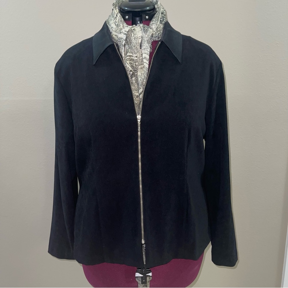 Scarlett two-tone black full zip jacket w/ shoulder pads (sz 18) super soft